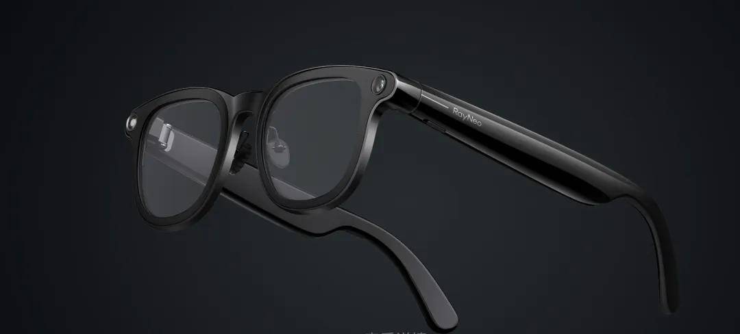 件、AI大事件 嘉宾商学年终盘点爱游戏2025产业链黑马、智能硬(图9) 件、AI大事件 嘉宾商学年终盘点爱游戏2025产业链黑马、智能硬(图9)